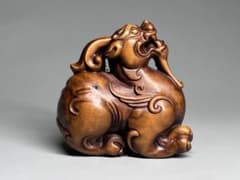 古美術 根付け 瑞獣 木製 黄楊木 拓植 細工彫 縁起物 貔貅 財運開運金