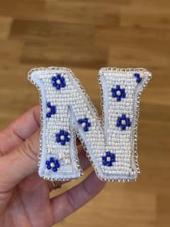 N ビーズ刺繍 ブローチ ハンドメイド　お花のサムネイル