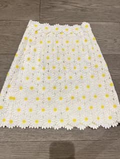 DOLCE&GABBANA デイジー刺繍 タイトスカート ホワイト 36 DOLCE&GABBANA デイジー刺繍 タイトスカート ホワイト 36 | Mercari
