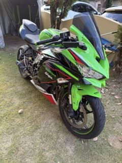 Kawasaki Ninja ZX-25R SE 2022年式(熊本限定)のサムネイル