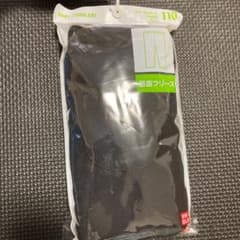 ユニクロ　肌面フリース　黒110のサムネイル