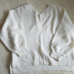 ホワイトニットセーター1200円のサムネイル