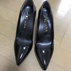ダイアナ黒エナメルパンプスのサムネイル