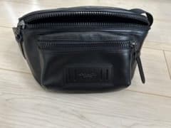 COACH 黒 レザー ボディバッグのサムネイル