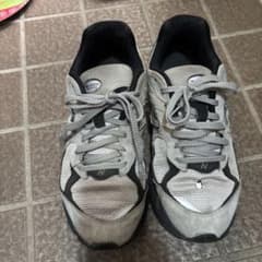 New Balance スニーカー グレー　2002Rのサムネイル