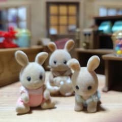 シルバニアファミリー　耳折れうさぎ　初期　ふたごの赤ちゃんのサムネイル