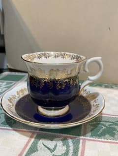 【美品】イギリス窯 コバルトブルー地 金彩・銀彩装飾 ティーカップ＆ソーサー 2897【美しい絶品】カップ＆ソーサー コバルト ブルー 英国製 陶器 青