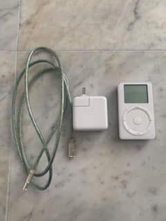 iPod classic 初代 第ニ世代　a1019 iPod classic 初代 第ニ世代 a1019 - メルカリ