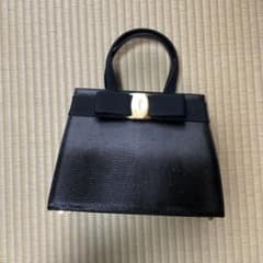 フェラガモのハンドバッグのサムネイル