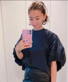 HEREIAM ヘレイアム　野沢和香 ギャザースリーブブラウス 黒のサムネイル