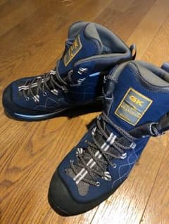 キャラバン 登山靴のサムネイル