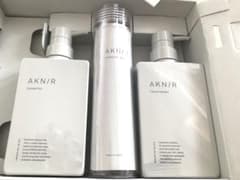 AKNIR シャンプートリートメント＆ブラシセットのサムネイル