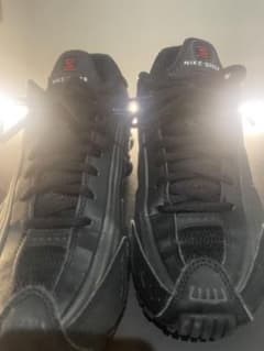 Nike Shox ブラックスニーカーのサムネイル