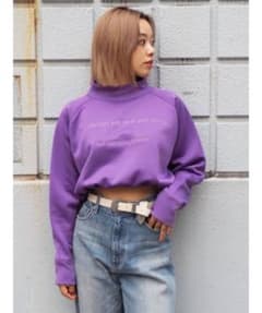 【美品】EVRIS ハイネッククロップドスウェットトップス パープルのサムネイル
