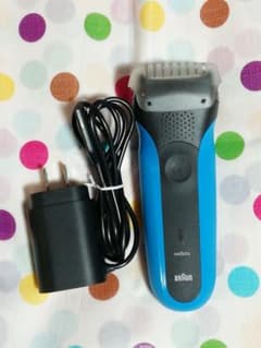 BRAUN 電気シェーバー３枚刃のサムネイル