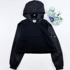 極美品 プラダ クロップドパーカー Re-Nylon切替 フーディー Lブラック 極美品 プラダ クロップドパーカー Re-Nylon切替 フーディー Lブラック