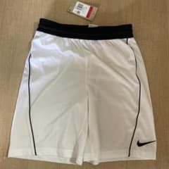 NIKE 新品未使用 ハーフパンツ ホワイト 150-160cmのサムネイル