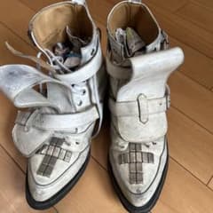 に*あ様 ジョージコックス/ホワイト レザー スタッズブーツ クロスモチーフ ジョージコックス/ホワイト レザー スタッズブーツ クロスモチーフ