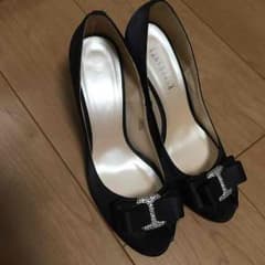 エスペランサ 黒いオープントゥ パンプス24cmのサムネイル