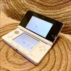 ニンテンドー3DS アイスホワイト充電器付きのサムネイル