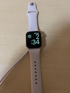 Apple Watch SE 3 (GPSモデル) 40mm スターライトのサムネイル
