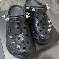 レア crocs クラシックベイグリッタースタッツクロッグ 厚底 ブラック ラメのサムネイル