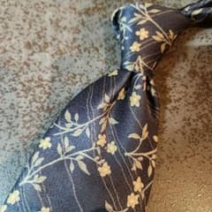 ✈ 新品　 Chloé　クロエ　チューリップ　花柄　総柄　JGD ネクタイ　濃紺 Chloe クロエ ネクタイ 花柄 ネイビー ハイブランド 美品 高級 派手