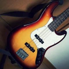 値下げ！！エレキベース ケース 新品の弦 付きのサムネイル