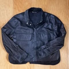 【新品未使用】ZARA ブラックレザーシャツのサムネイル