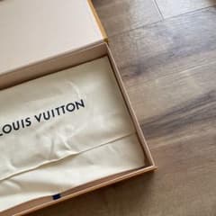 VUITTON 空箱のサムネイル