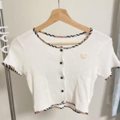 【R.様専用】NAUNAU 蝶々/バタフライ クロップド丈トップス 韓国のサムネイル