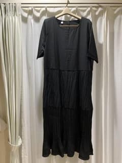 黒ワンピースのサムネイル
