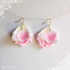 花嫁のローズペタルピアス゜:。* ゜のサムネイル