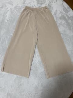 Lutique プリーツワイドパンツ ベージュ Mサイズのサムネイル