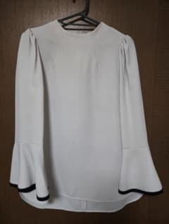 TIARA　バイカラー　フレアスリーブ　ブラウス　卒入学に！