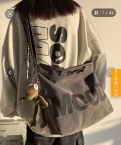 MOOD. ショルダーバッグ グレー ぬいぐるみ付きのサムネイル