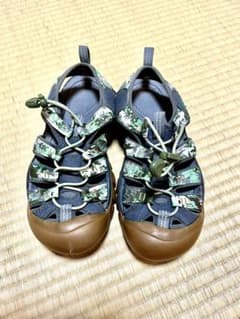 美品　KEEN レディースサンダルのサムネイル