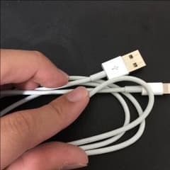純正 iPhone 充電ケーブルのサムネイル