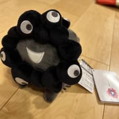 関西万博 黒ミャクミャク 這い型ぬいぐるみ ブラック S - メルカリ