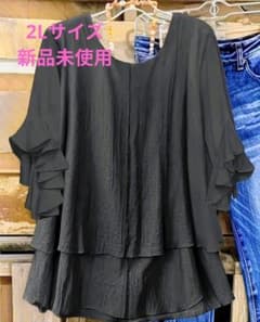 2Lサイズ 黒のフリル付き二重層トップスのサムネイル