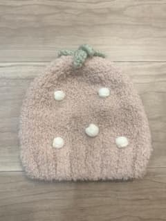 ベビー　ニット帽（いちご）のサムネイル