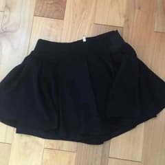 黒スカートのサムネイル