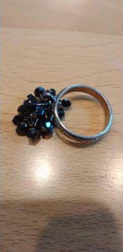 ブラックビーズ チャーム付き リングのサムネイル