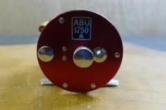 ABU 1750 A ベイトリール 赤/クリーム ABU 1750 A ベイトリール 赤 - メルカリ