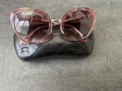 CHANEL キャットアイ サングラス 4208ピンク シルバー ケース付き CHANEL キャットアイ サングラス 4208ピンク シルバー ケース付き