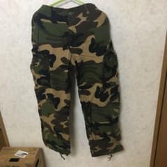 迷彩 カーゴパンツのサムネイル