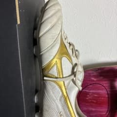 MIZUNO サッカースパイク ホワイト ゴールドのサムネイル