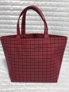 タータンチェック柄のトートバッグ