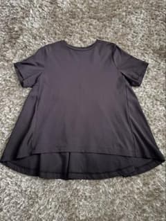 UNFIlLO ONWARD バックフレアTシャツ　チャコール　Sサイズのサムネイル