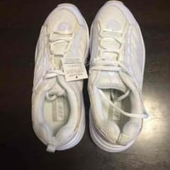 新品！白スニーカーのサムネイル